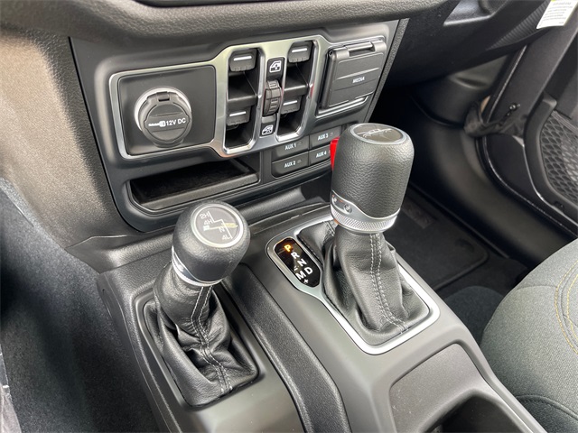 Vehicle image 23 of 30