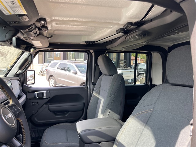 Vehicle image 17 of 30