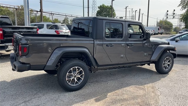Vehicle image 10 of 30