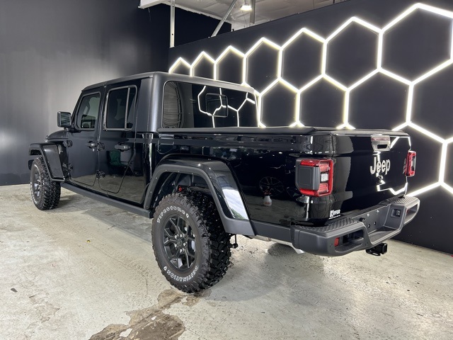 Vehicle image 10 of 51