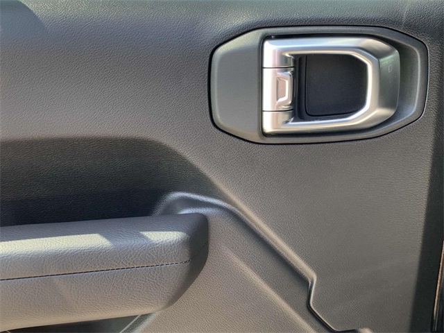 Vehicle image 21 of 51
