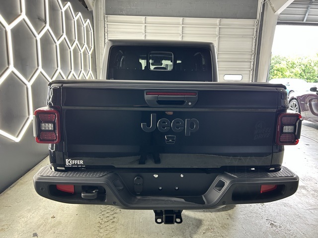 Vehicle image 13 of 51