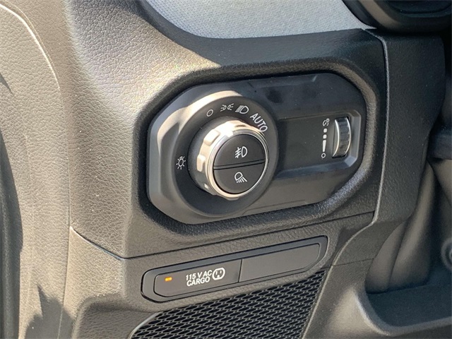 Vehicle image 27 of 51