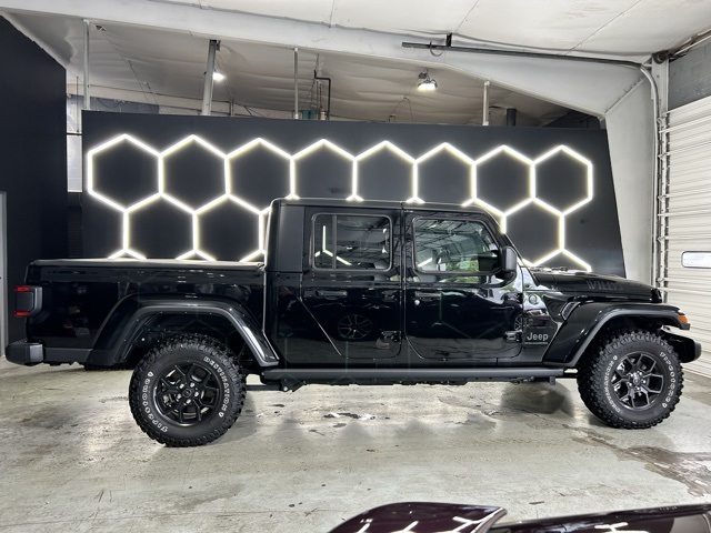 Vehicle image 7 of 51