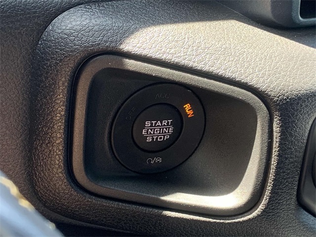 Vehicle image 33 of 51
