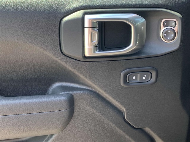 Vehicle image 25 of 51