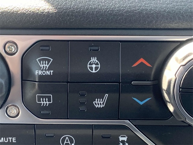 Vehicle image 37 of 51