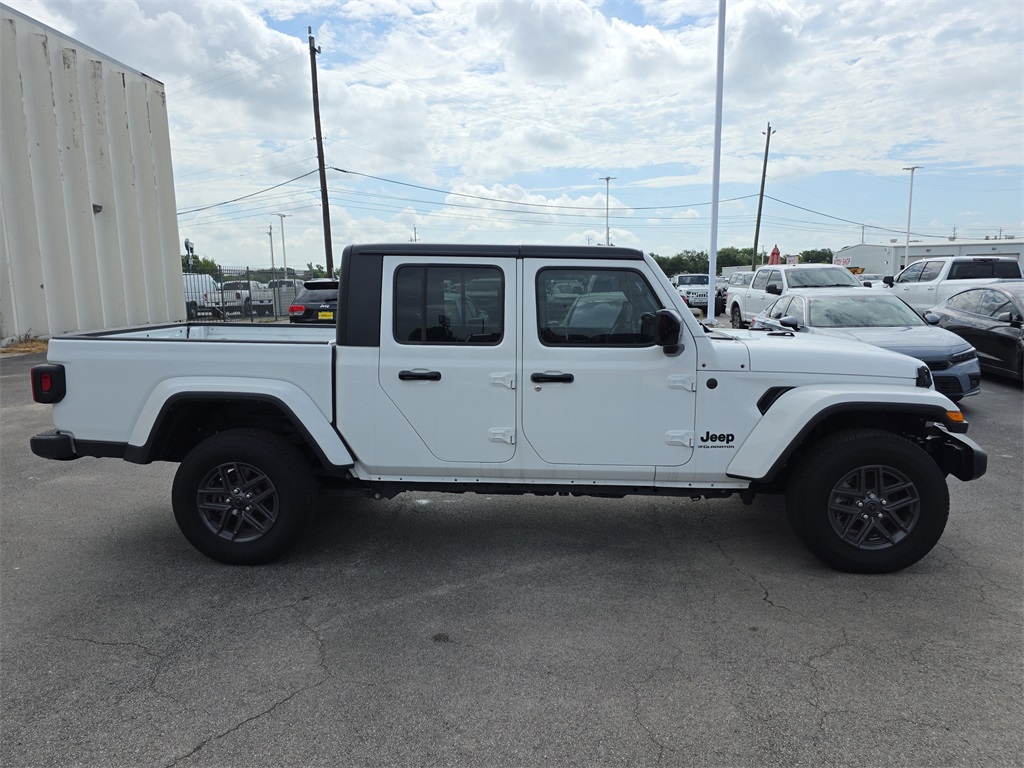 Vehicle image 4 of 26