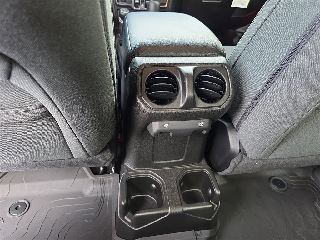 Vehicle image 21 of 26