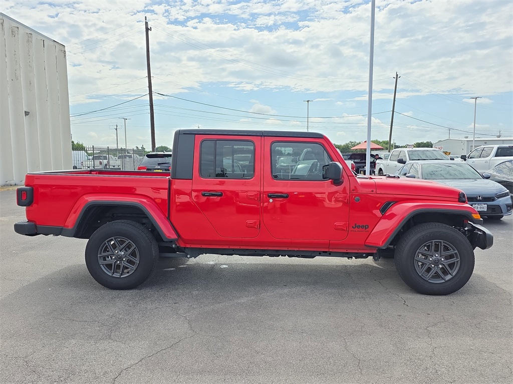 Vehicle image 4 of 26