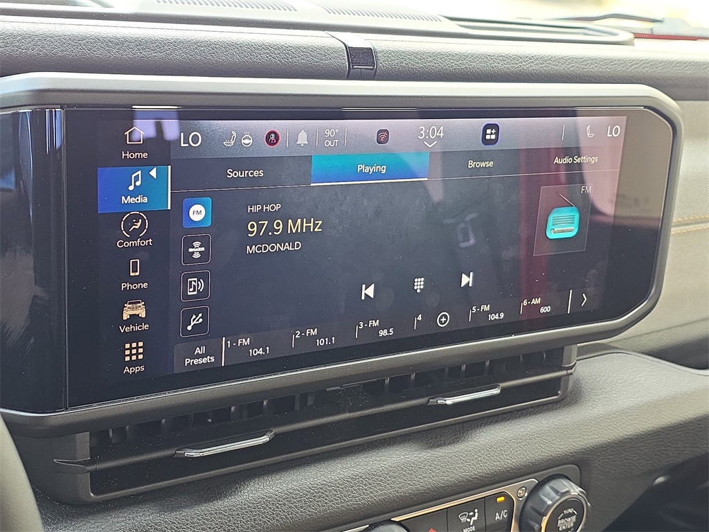 Vehicle image 16 of 26