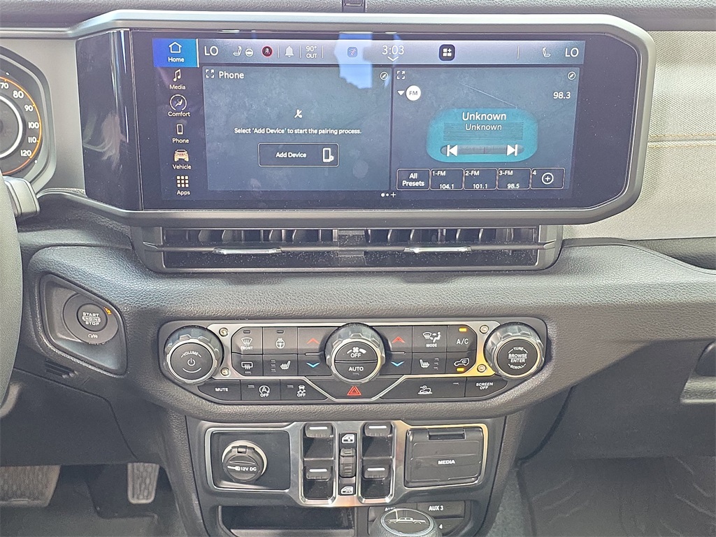 Vehicle image 17 of 26