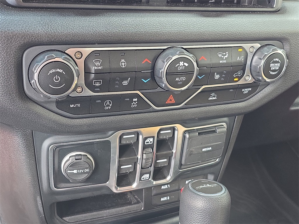 Vehicle image 23 of 26