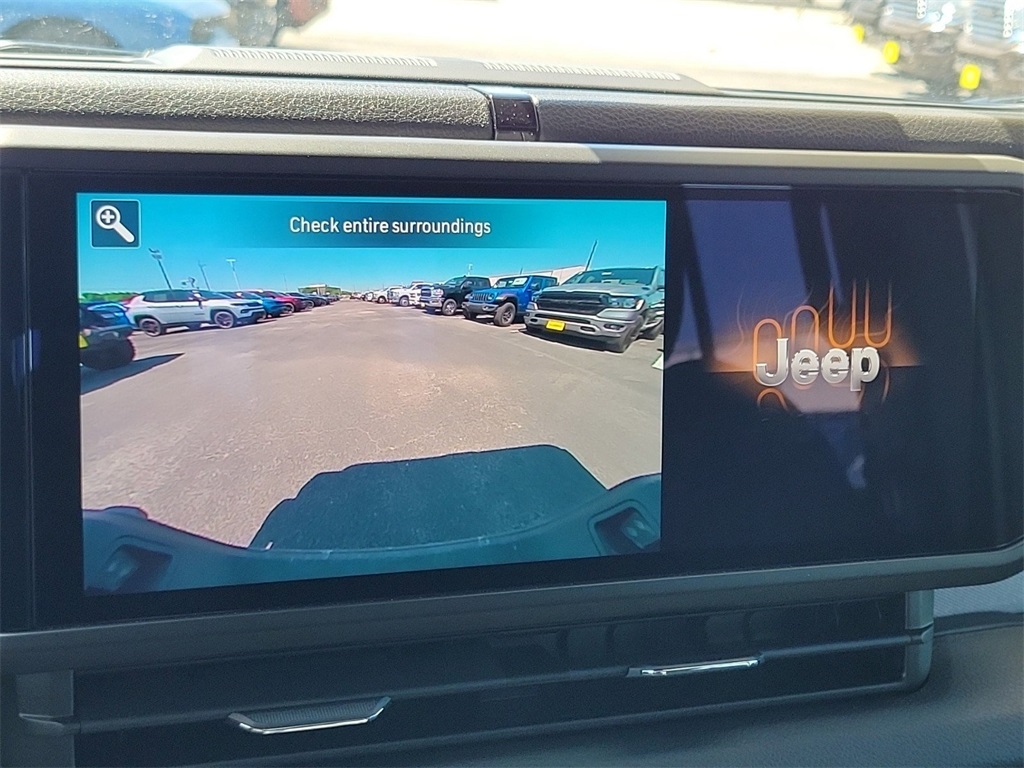 Vehicle image 12 of 15
