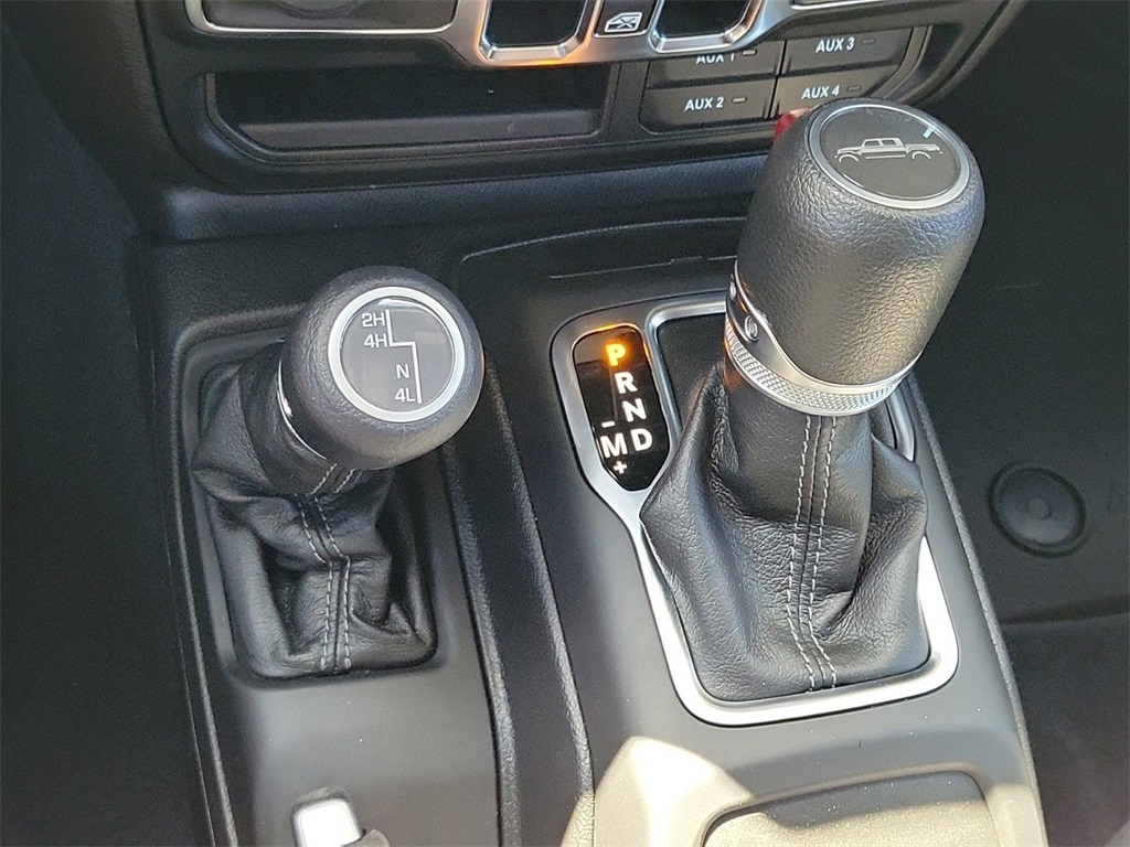 Vehicle image 14 of 15