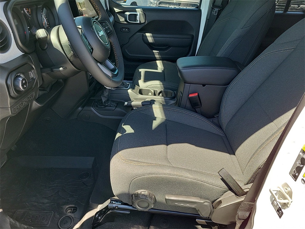 Vehicle image 7 of 15