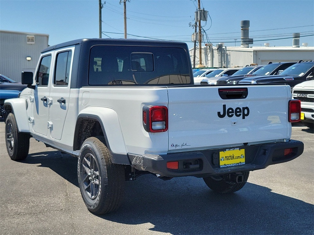 Vehicle image 4 of 15