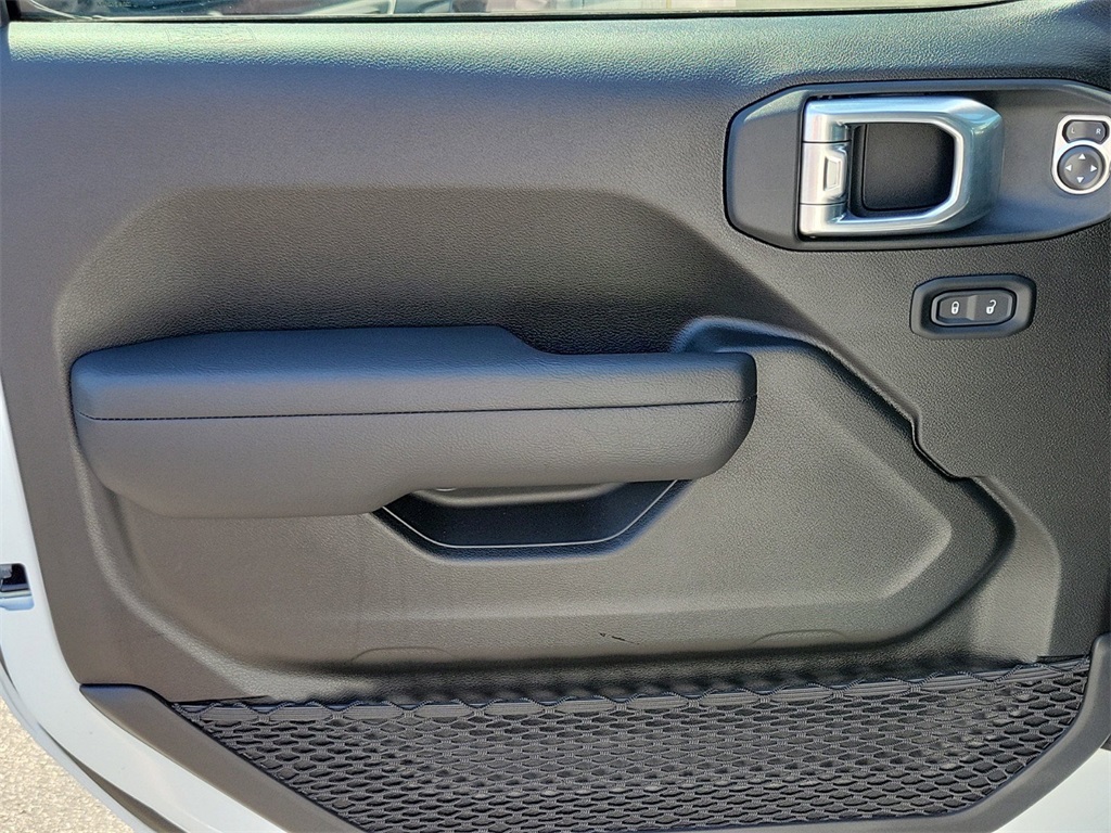 Vehicle image 15 of 15