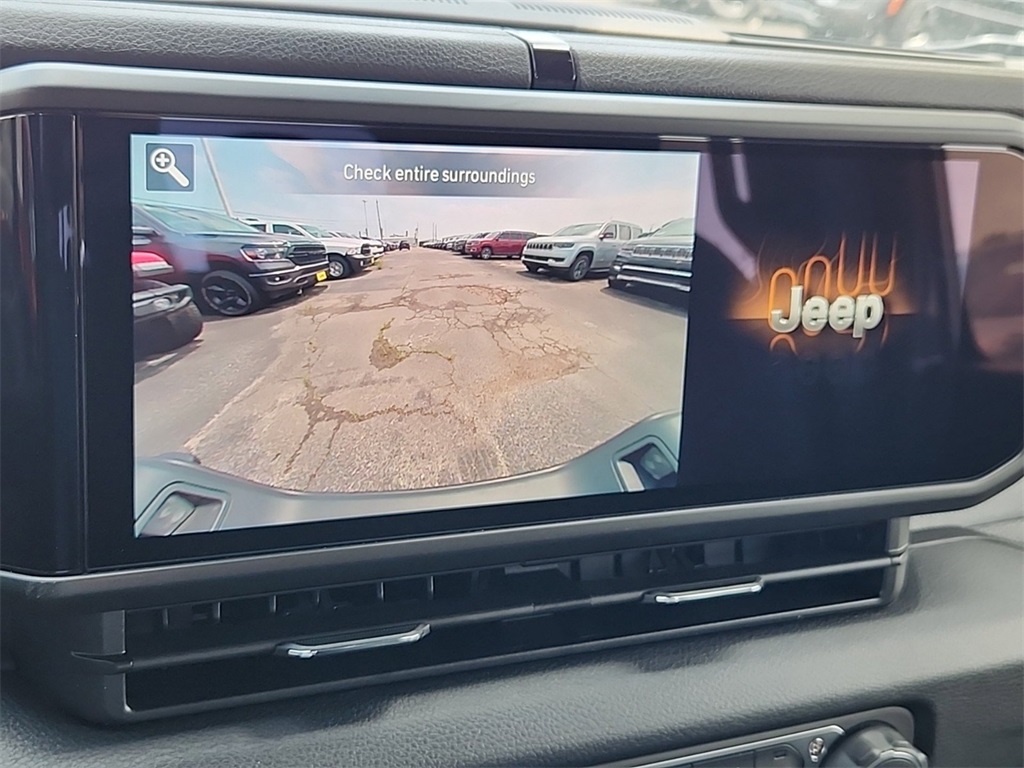 Vehicle image 11 of 15