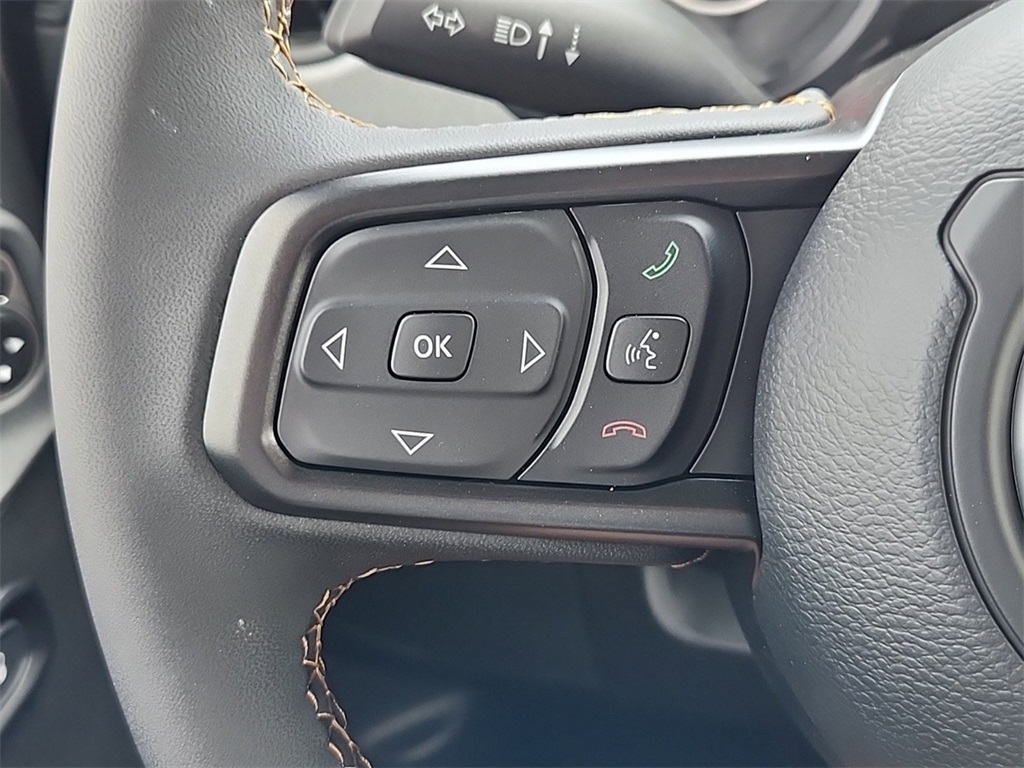 Vehicle image 14 of 15