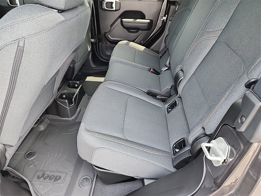 Vehicle image 7 of 15