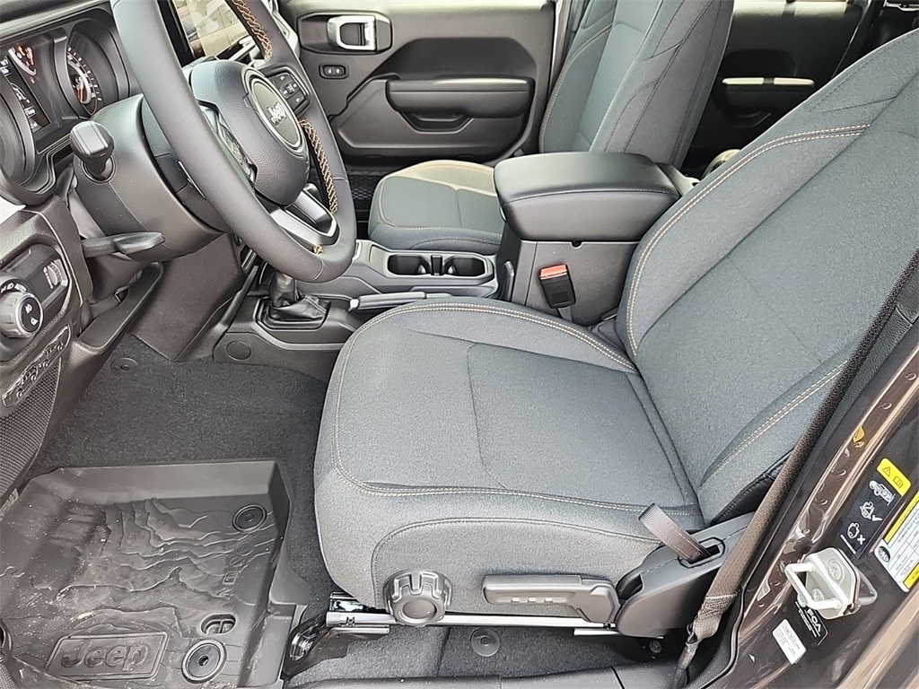 Vehicle image 6 of 15