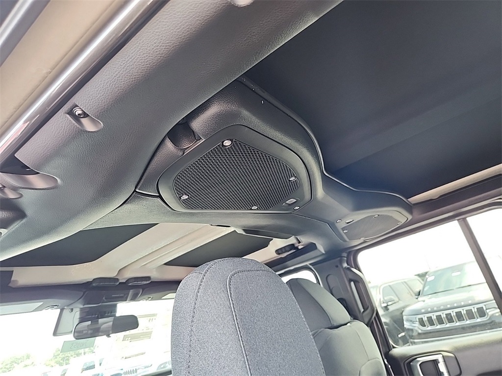 Vehicle image 9 of 15