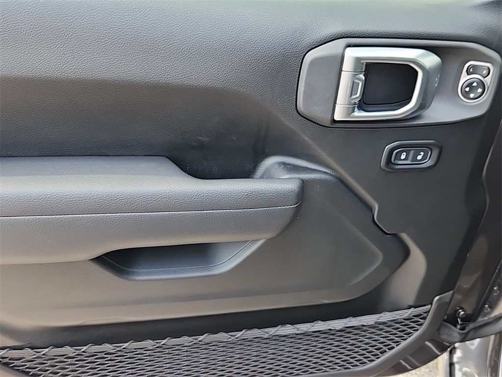 Vehicle image 8 of 15