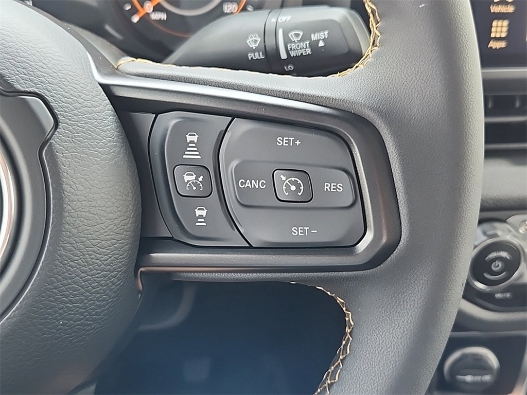 Vehicle image 13 of 15