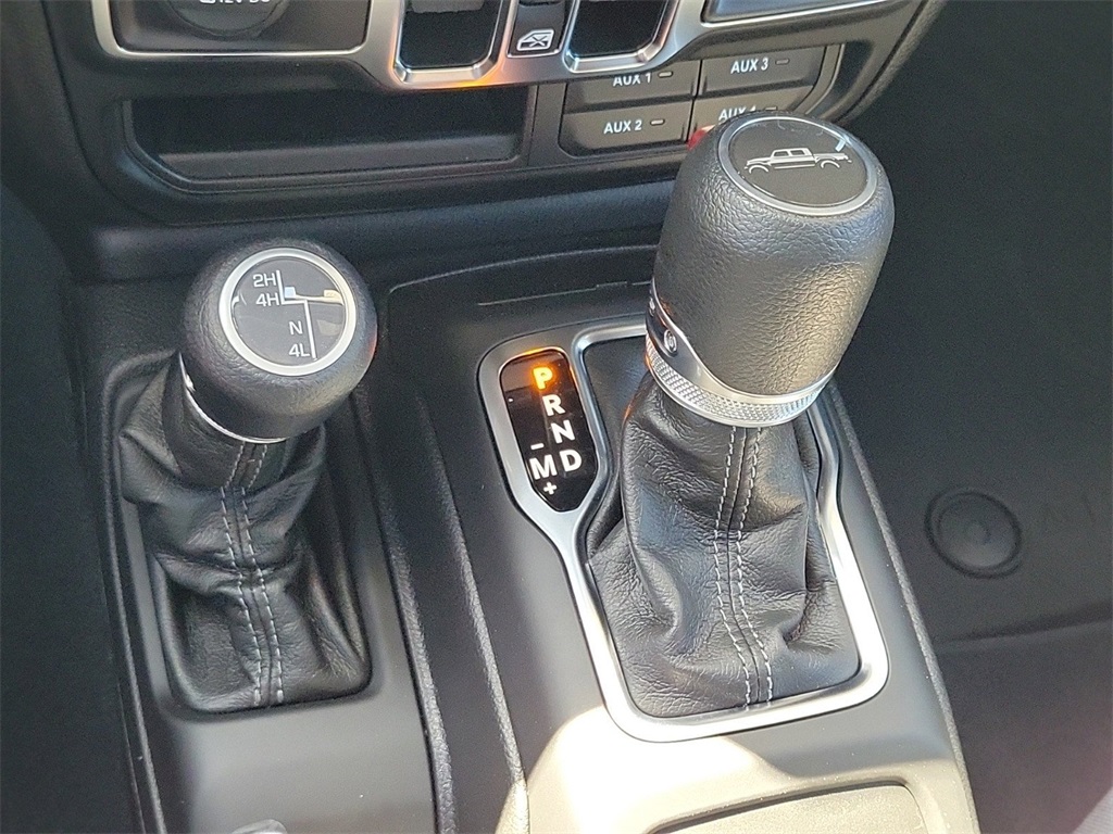 Vehicle image 14 of 15