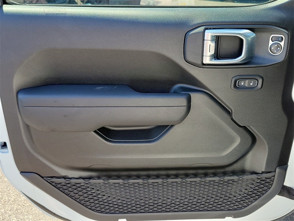 Vehicle image 15 of 15