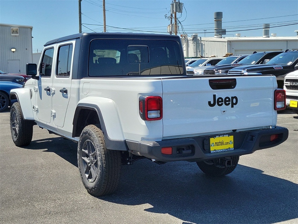 Vehicle image 4 of 15