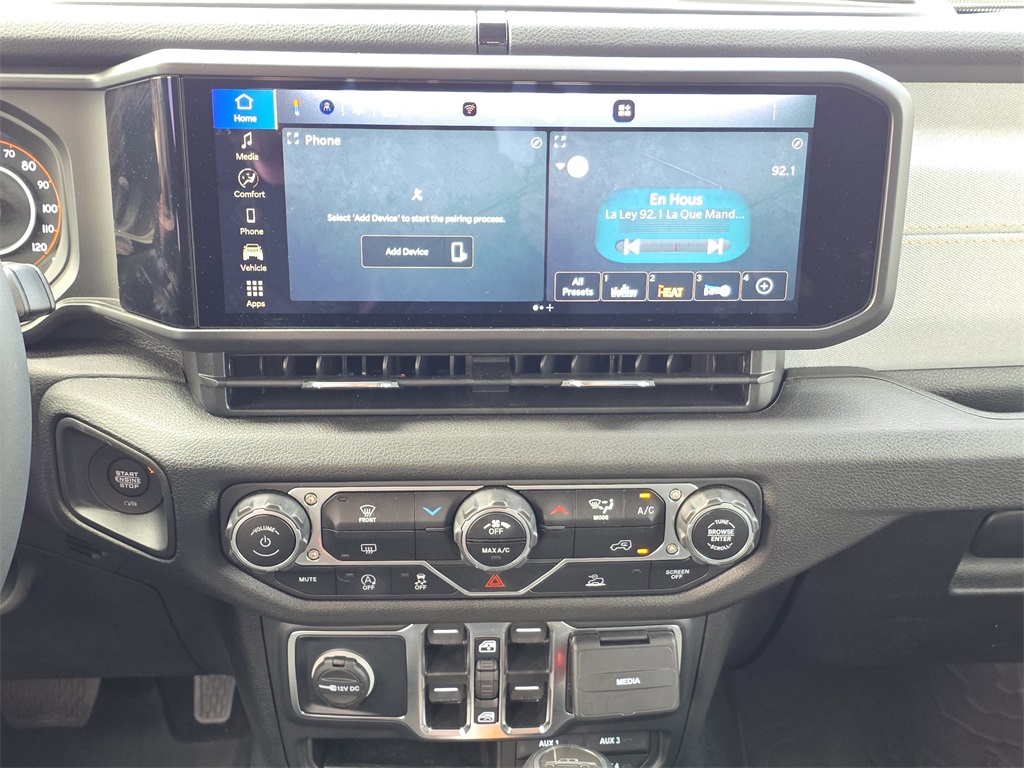Vehicle image 15 of 25