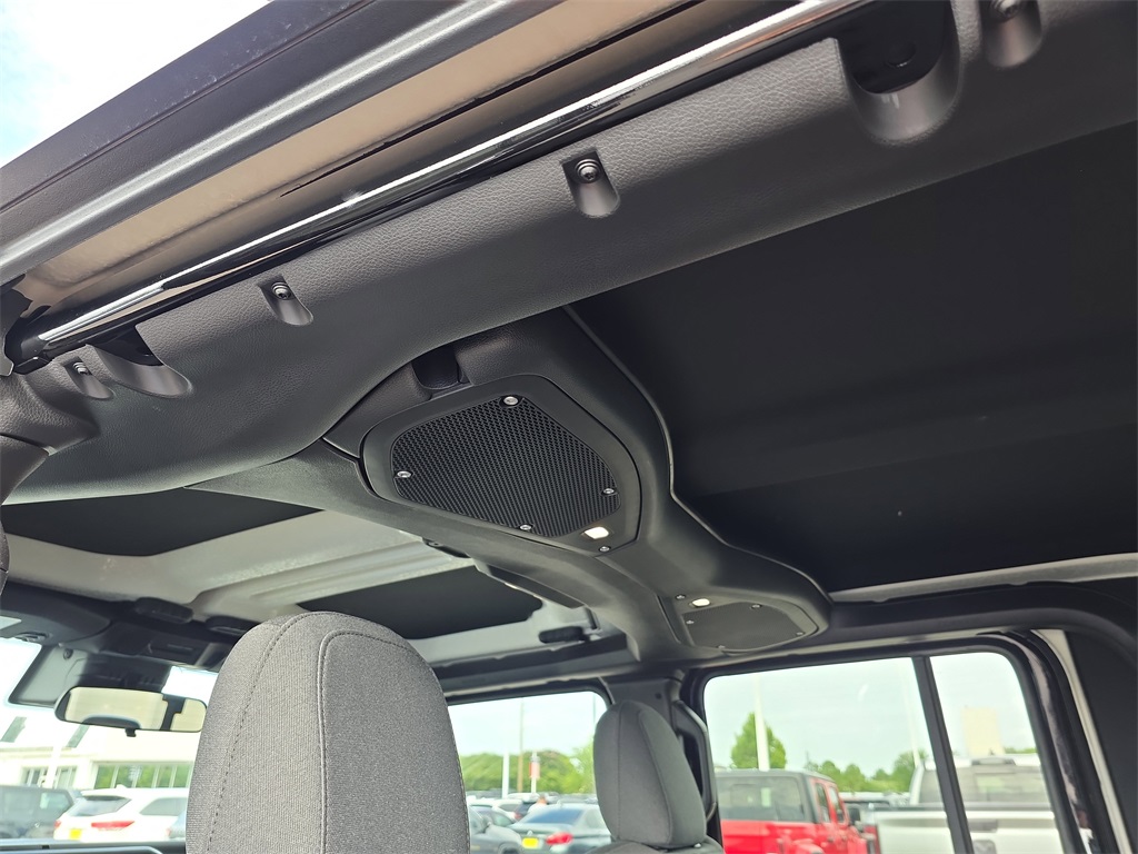 Vehicle image 24 of 25