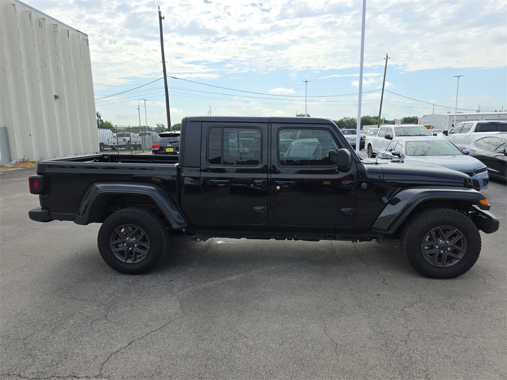 Vehicle image 4 of 25