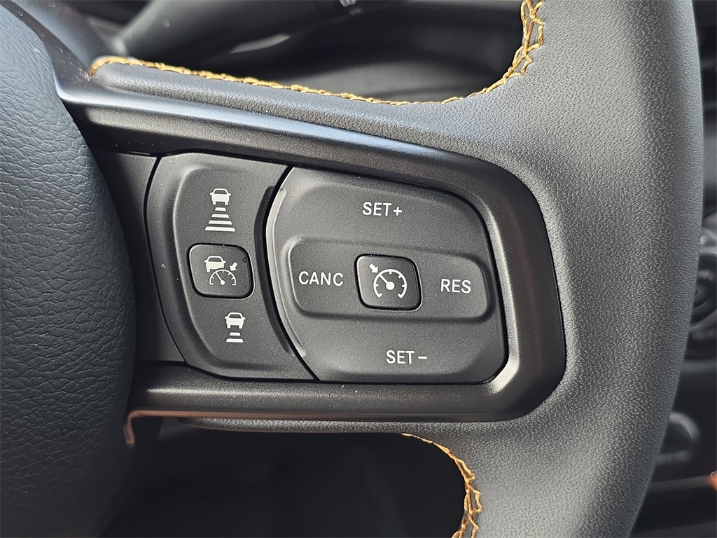 Vehicle image 21 of 25