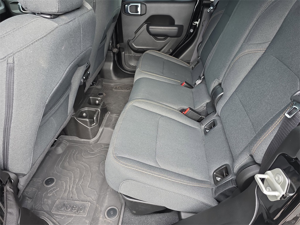 Vehicle image 23 of 25