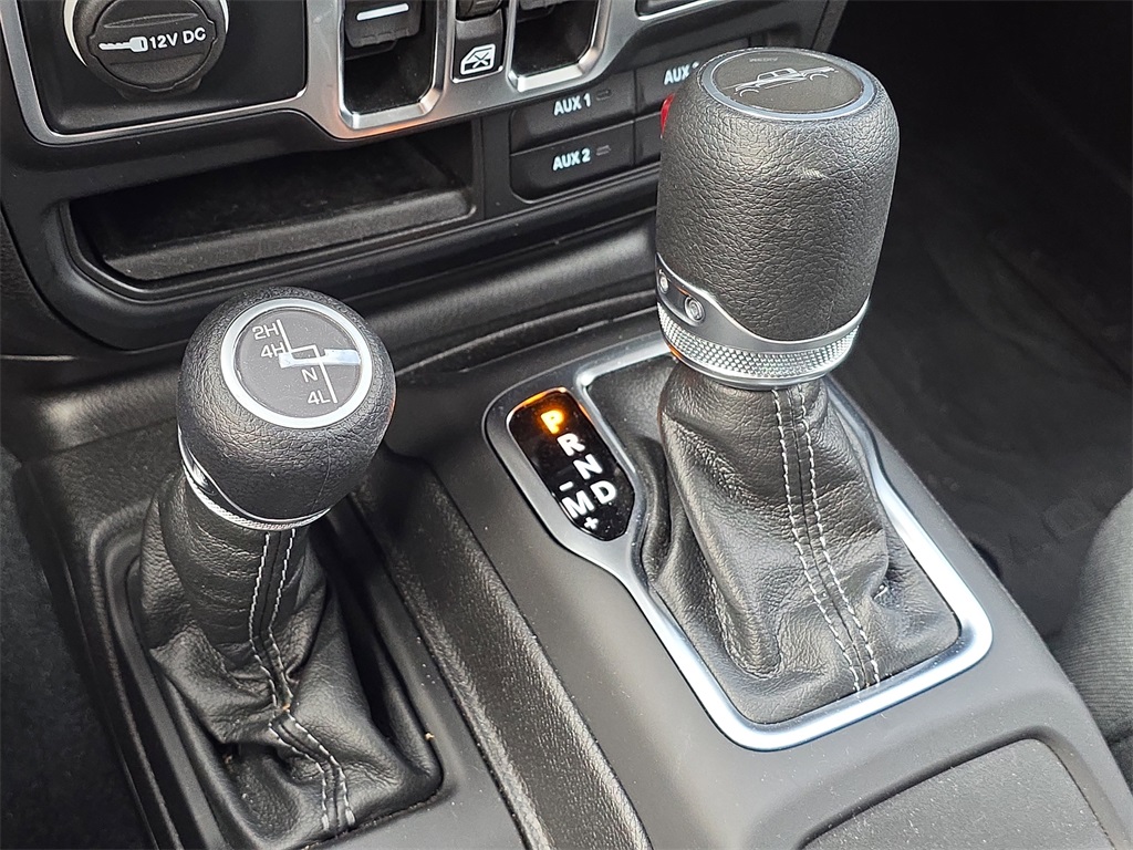 Vehicle image 17 of 25
