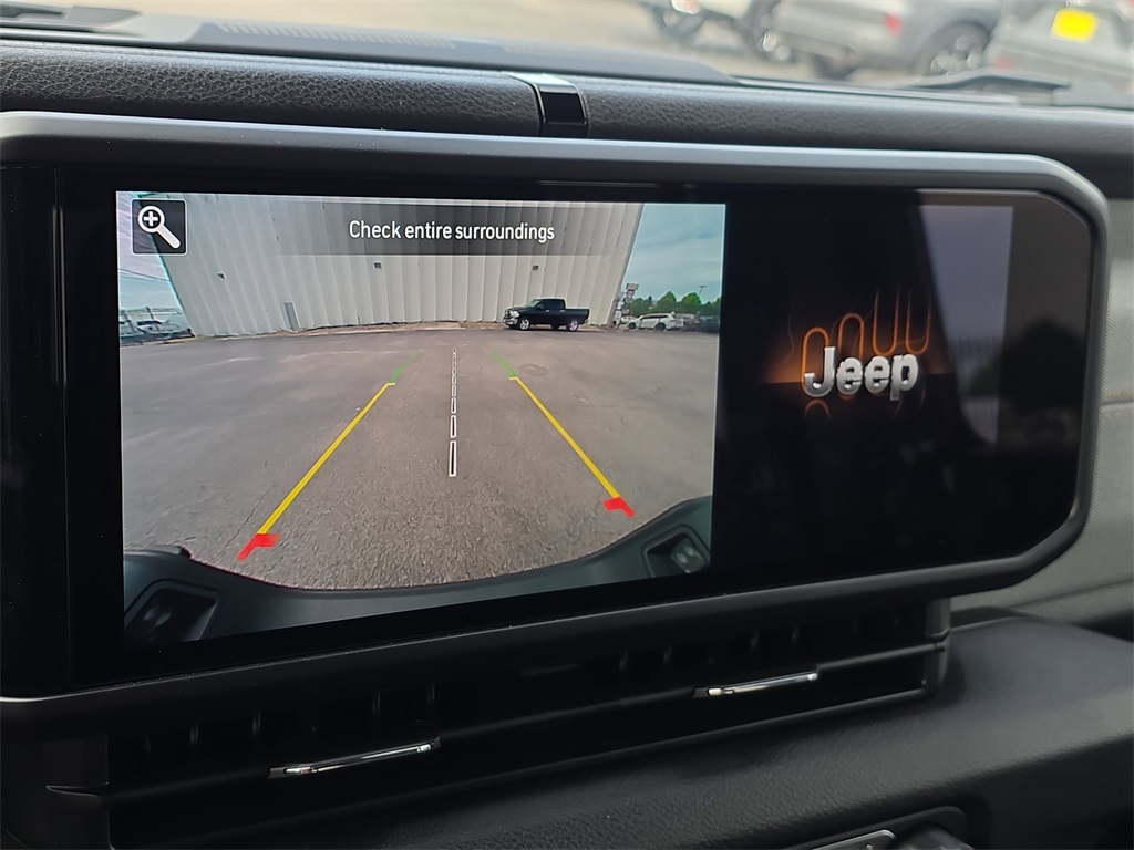 Vehicle image 16 of 25