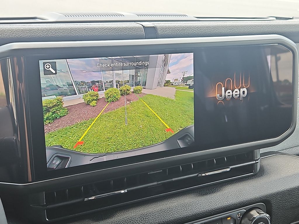 Vehicle image 11 of 18