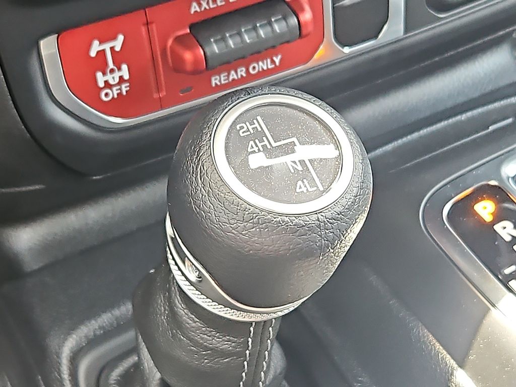 Vehicle image 17 of 18