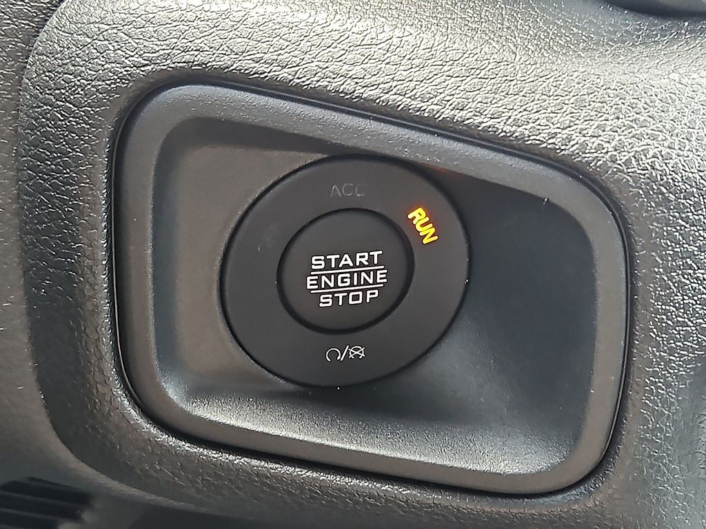 Vehicle image 15 of 18