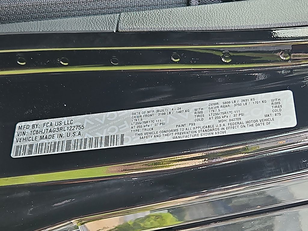Vehicle image 16 of 18