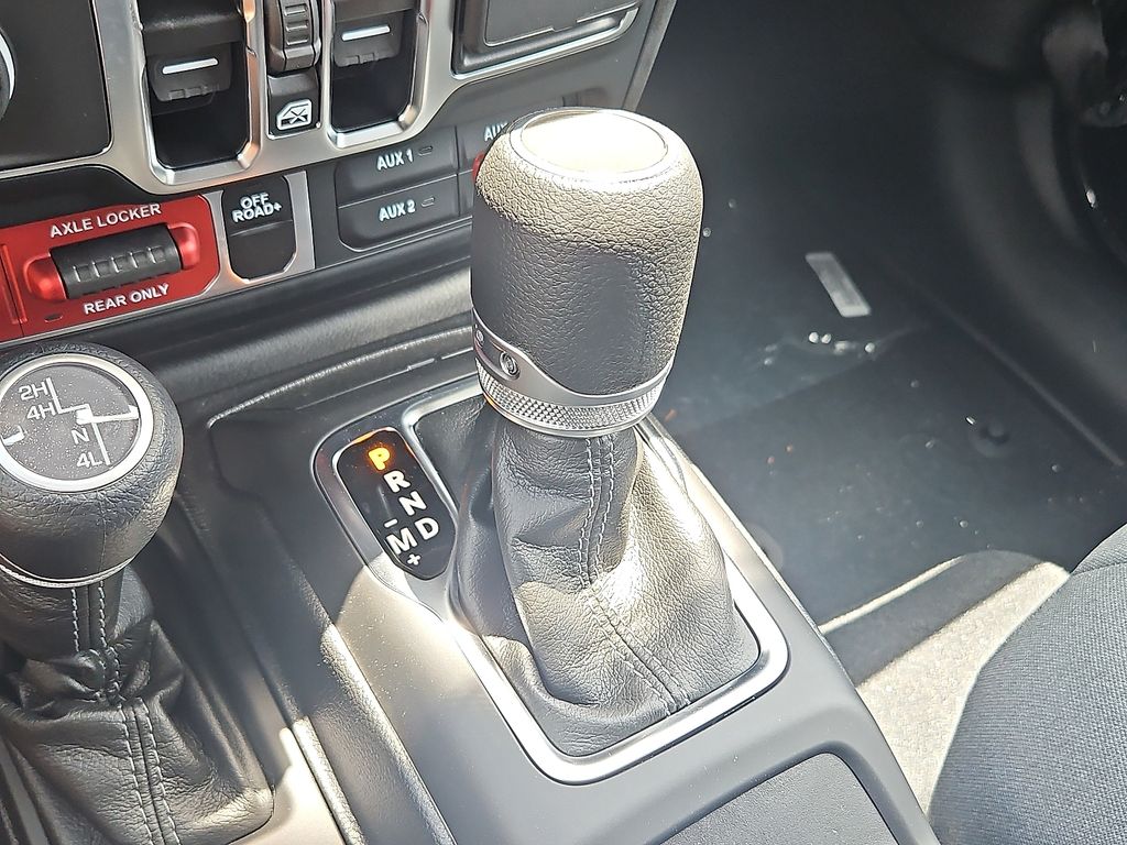 Vehicle image 13 of 18