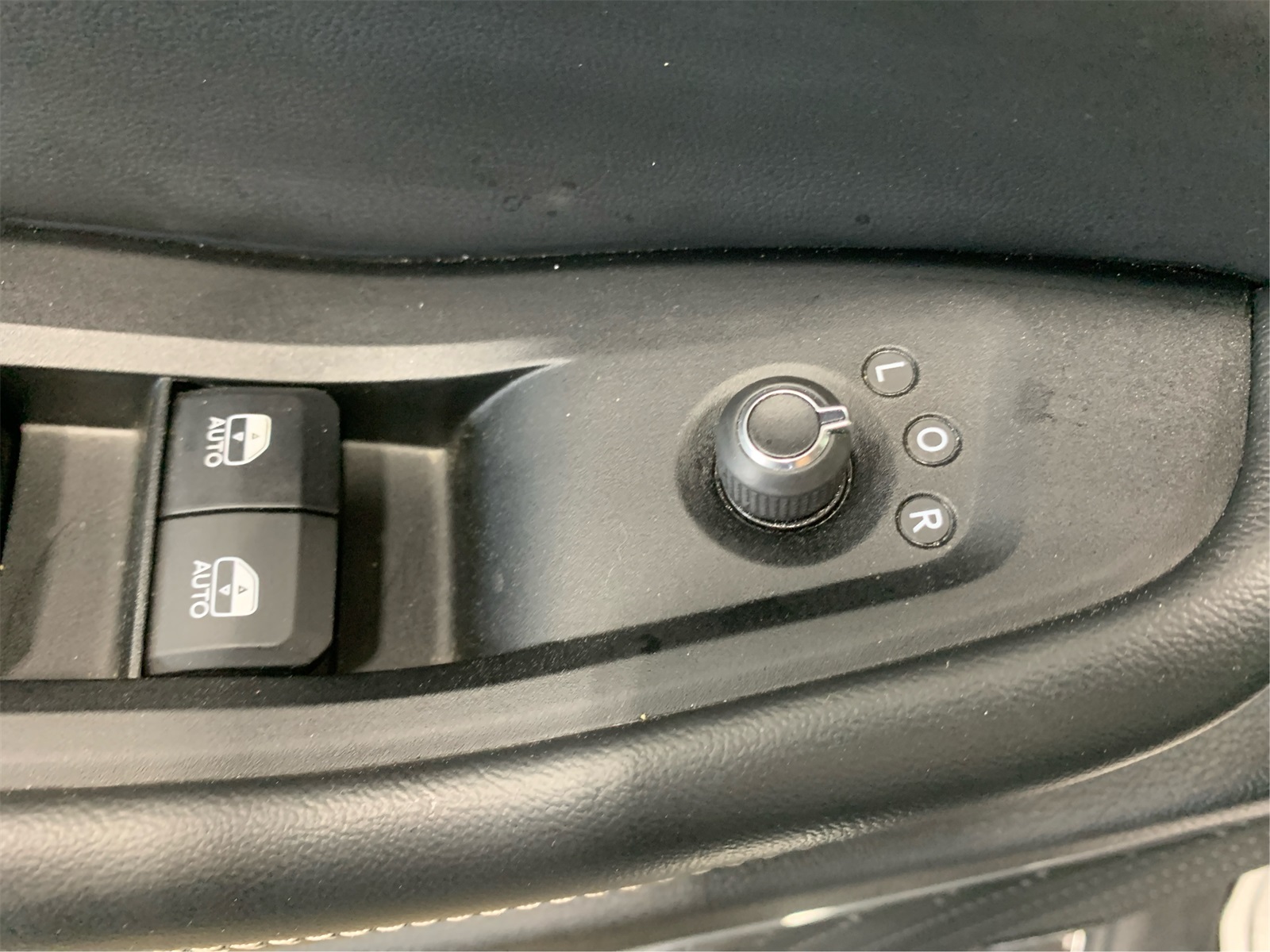 Vehicle image 31 of 36