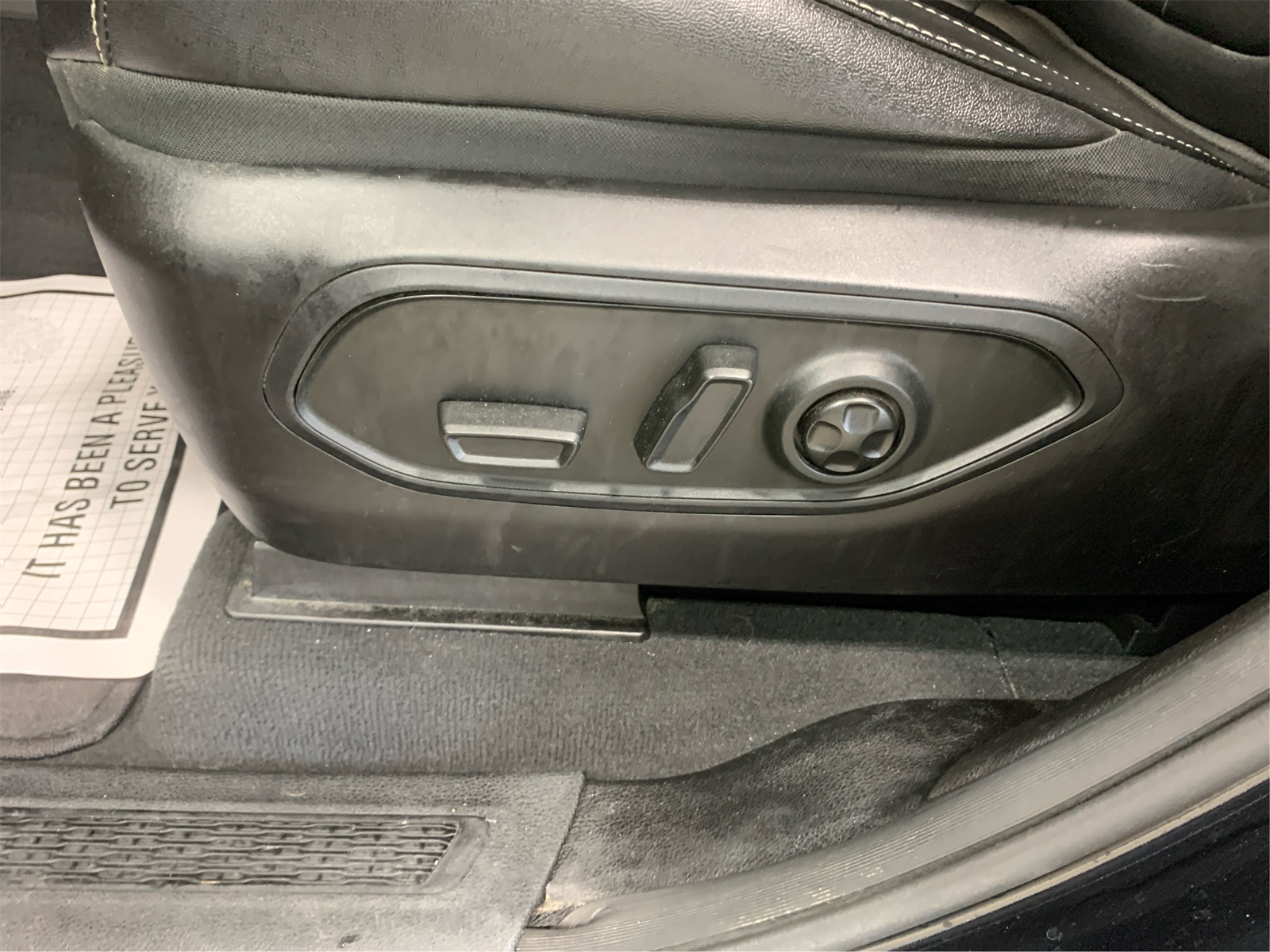 Vehicle image 27 of 36