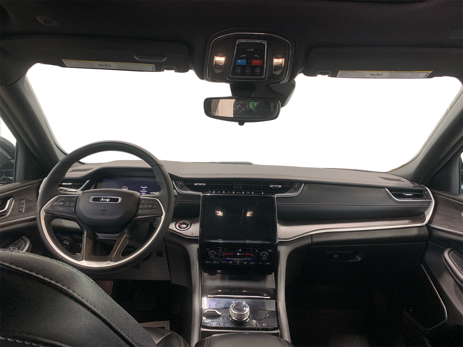 Vehicle image 16 of 36