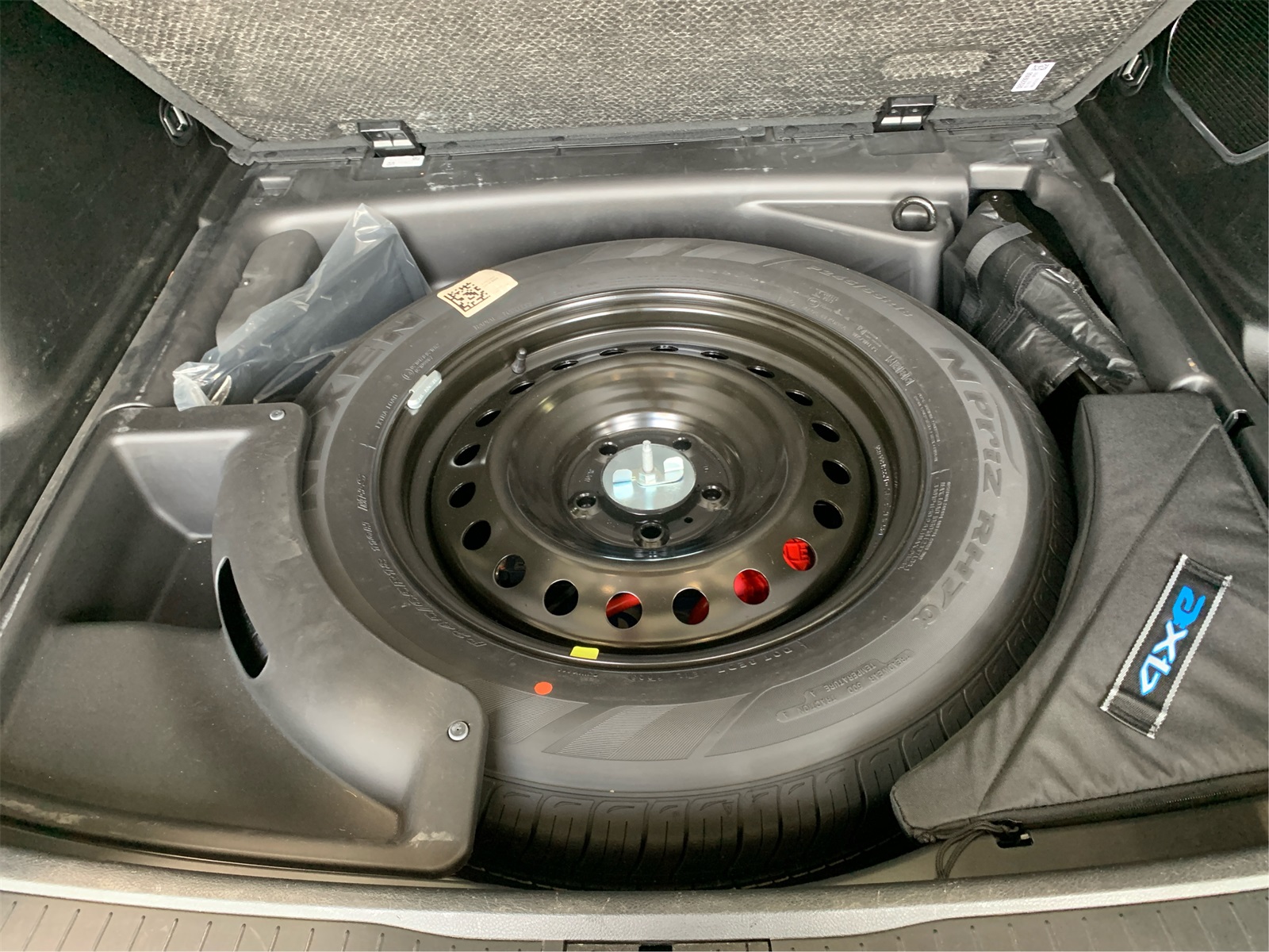 Vehicle image 25 of 36