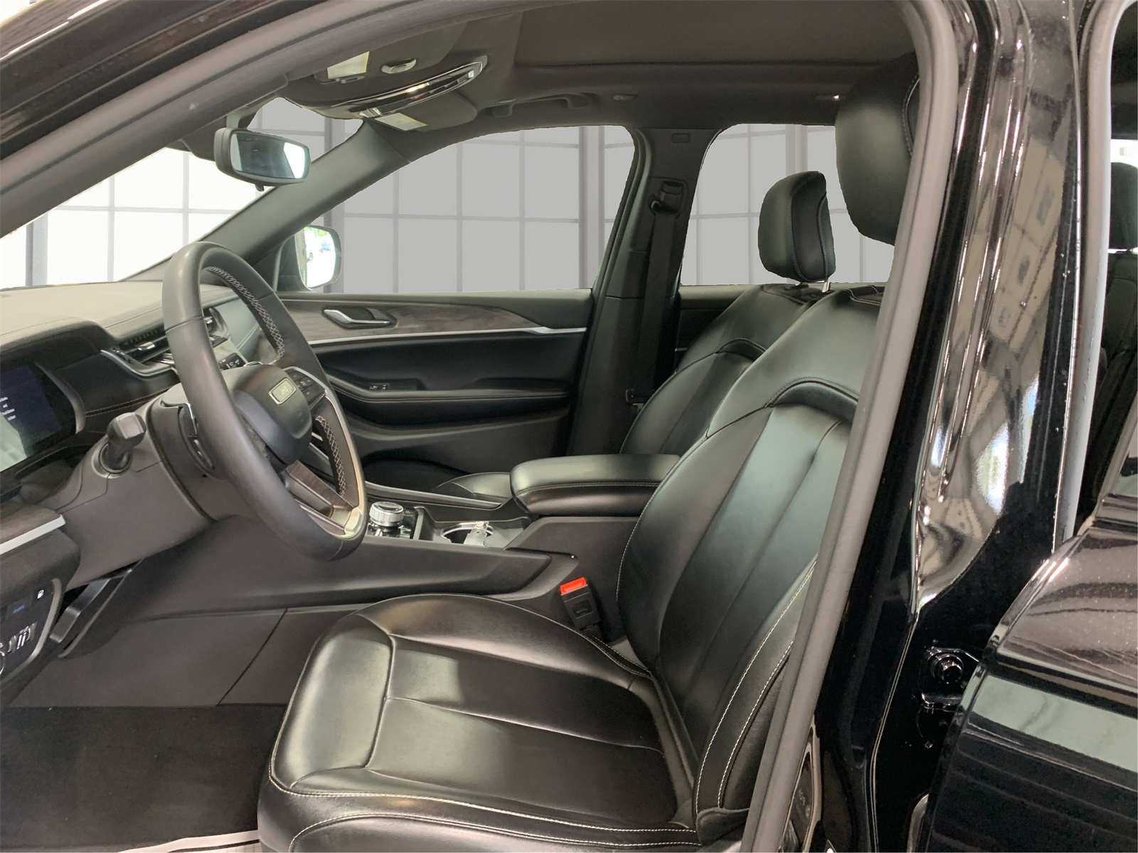 Vehicle image 14 of 36