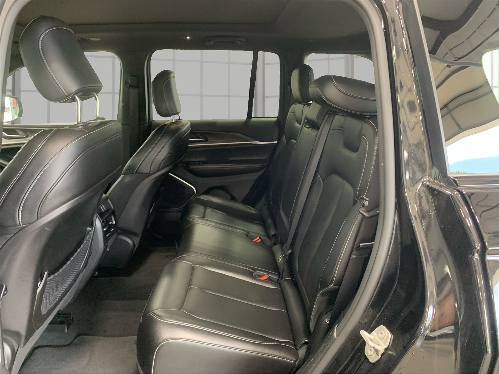 Vehicle image 13 of 36